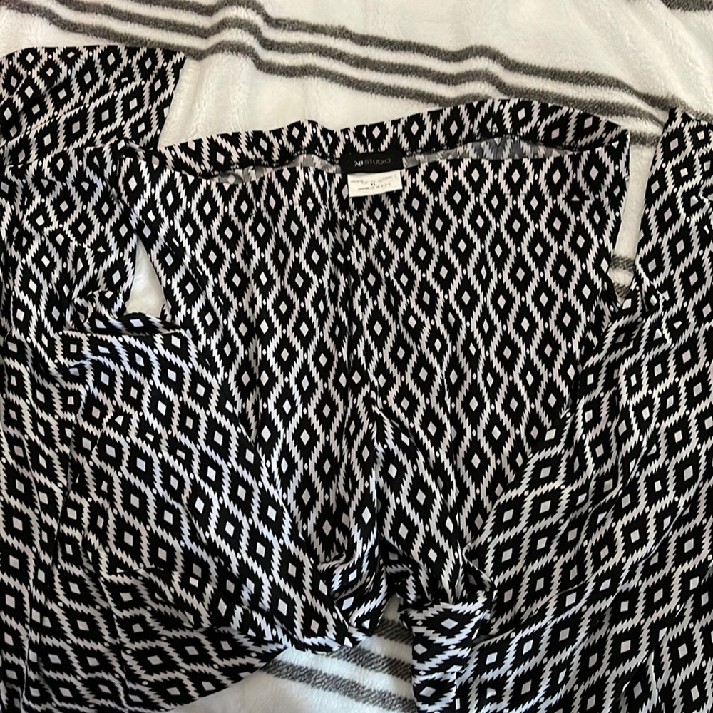Stretch flared black and white pattern pants